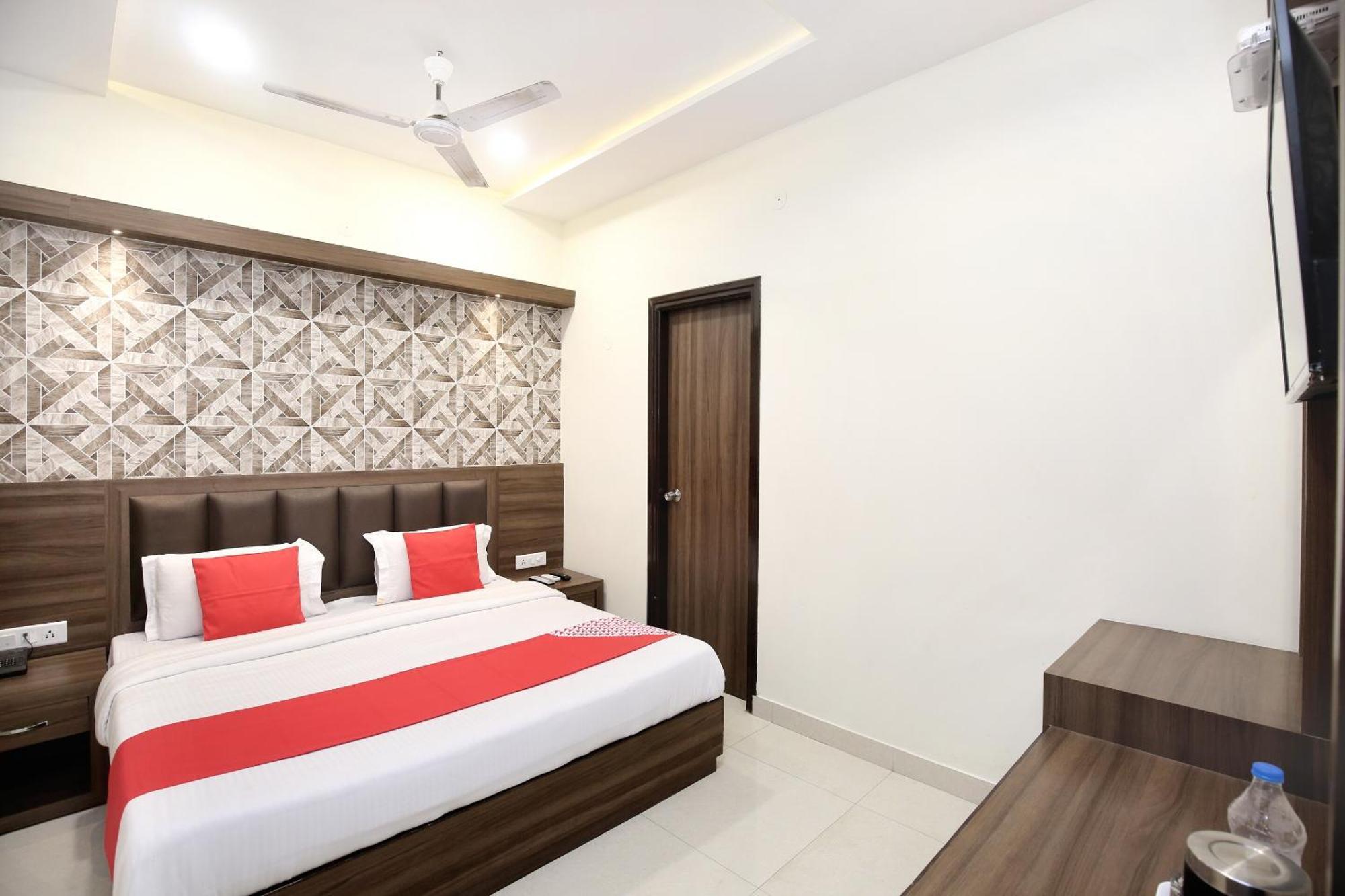 Oyo 17307 Hotel Kings Amritsar Eksteriør billede